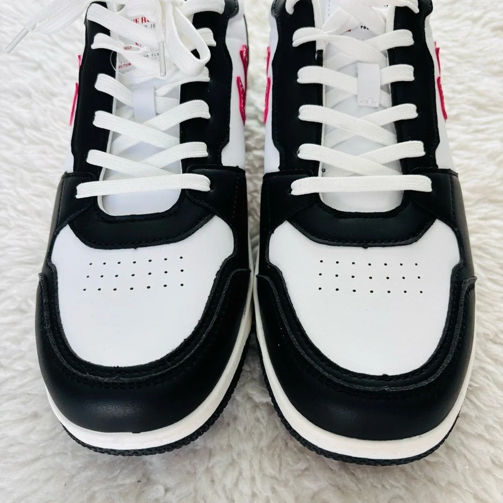 True Religion Arthur S Black and White Sneakers with Red Accents Logo size 10 M